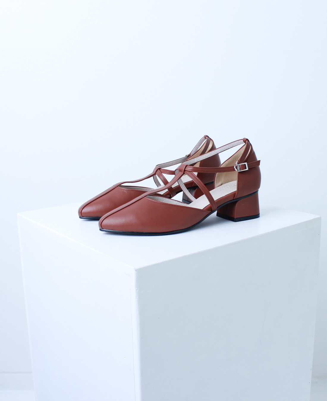 X-strap shoes (Brown)