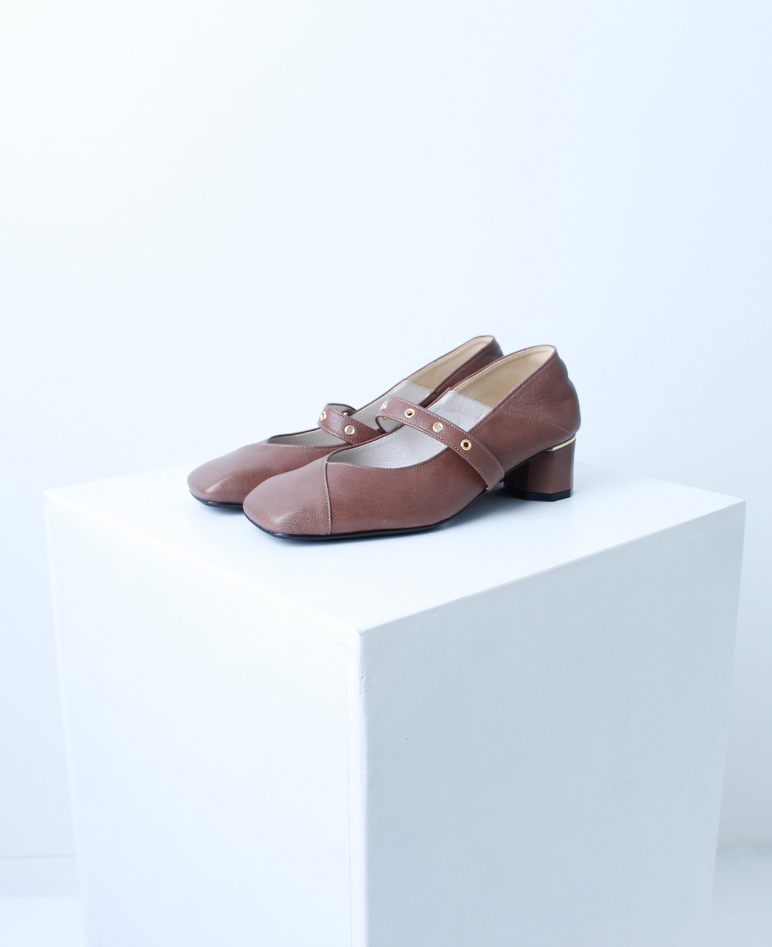 Square Toe Shoes (Brown)