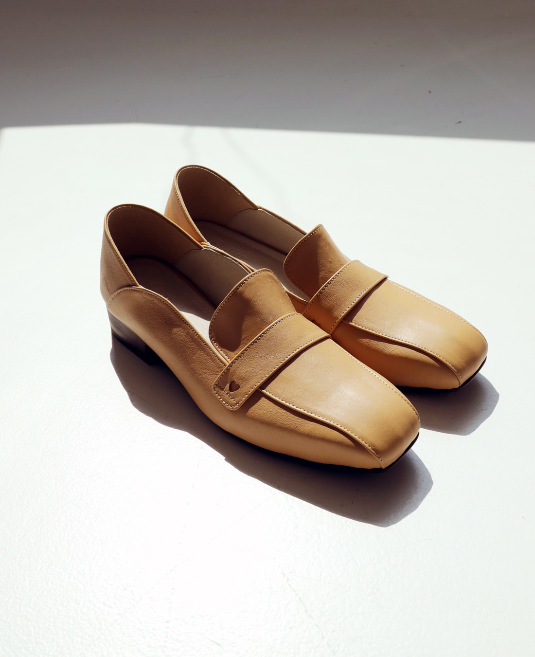 Amour Penny Loafer (Camel)
